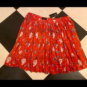 New with tags red floral skirt from Torrid!